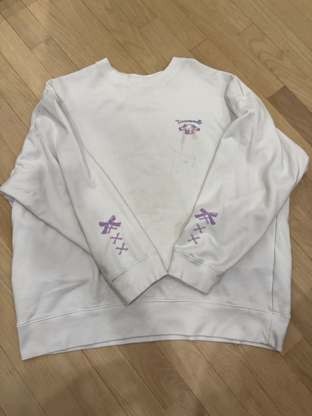 Uniqlo White Crewneck Pullover with Subtle Logo Tag